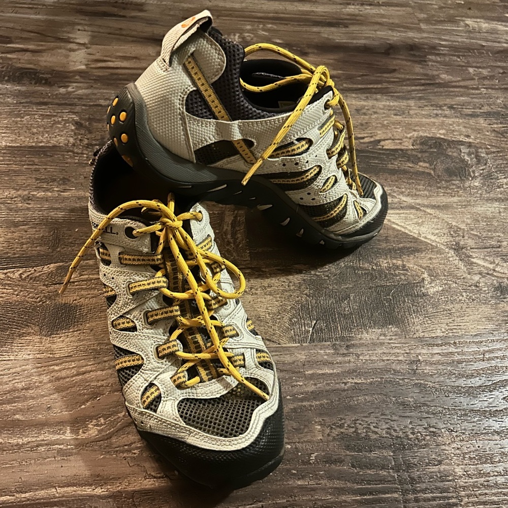 Merrell men’s size 7 Manistee ash/yellow shoes